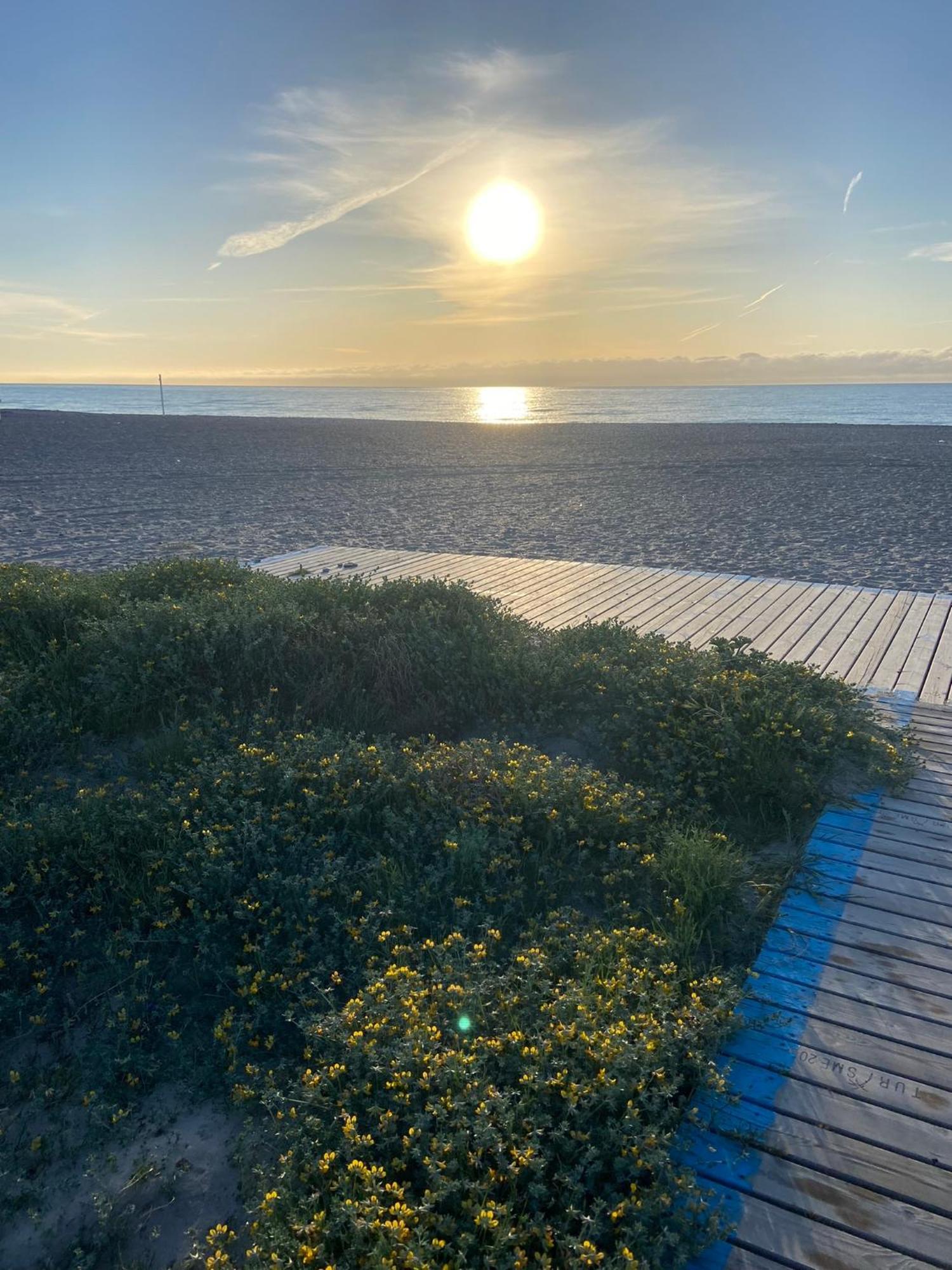 Primera Linea De Playa, Villa Conchita, Con Salida Al Mar Sagunto Bagian luar foto